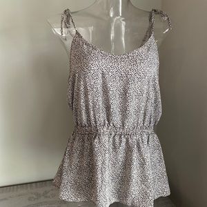 Sienna Sky perfect summer top. Elastic waist, adjustable straps. Sz L